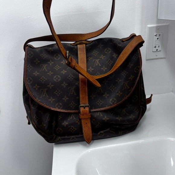 Louis Vuitton malletier double sidedMonogram massenger